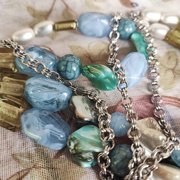 Triple Strand Shell Acrylic Glass Beaded Blue Green NY Brand  Necklace Beachcore - Picture 7 of 11